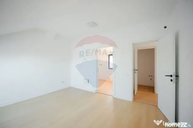 Apartament cu 4 camere de vânzare, ultracentral