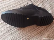 Pantofi noi din piele 