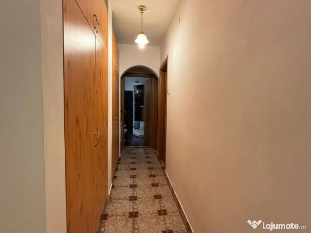 Ap. 3 cam decomandat, etajul 1, centrală termică, bloc 1986