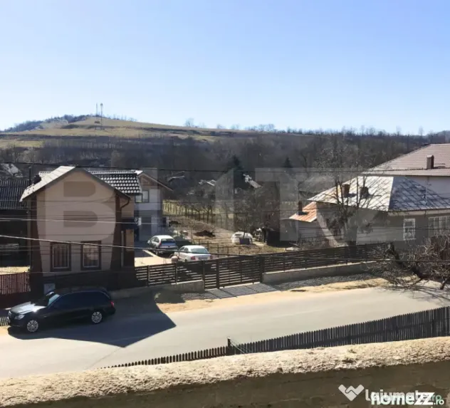 Casă (la rosu), Livadă și Pădure, Teren Generos și Plat