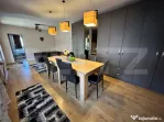 Casă spațioasă într-o zonă liniștită – curte amenaj