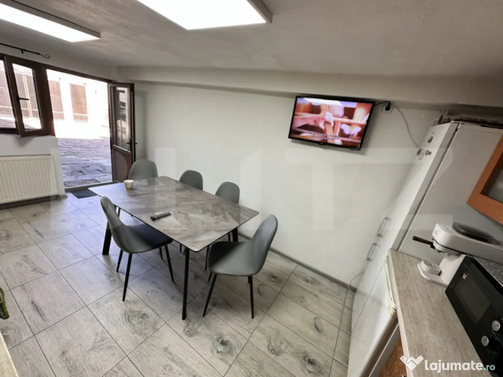 Casă spațioasă într-o zonă liniștită – curte amenaj