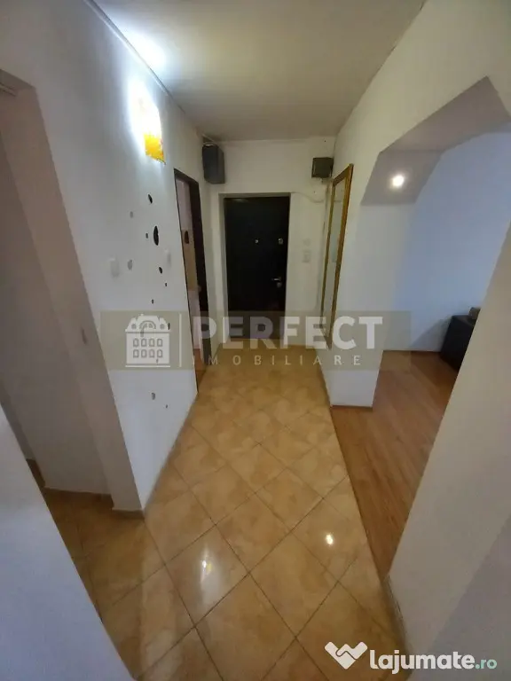 De INCHIRIAT Ap.3 camere DECOMANDAT str.Domnisori 430 euro