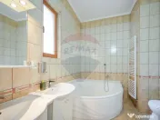 Casă cu 7 camere de vânzare în zona Ultracentrală 