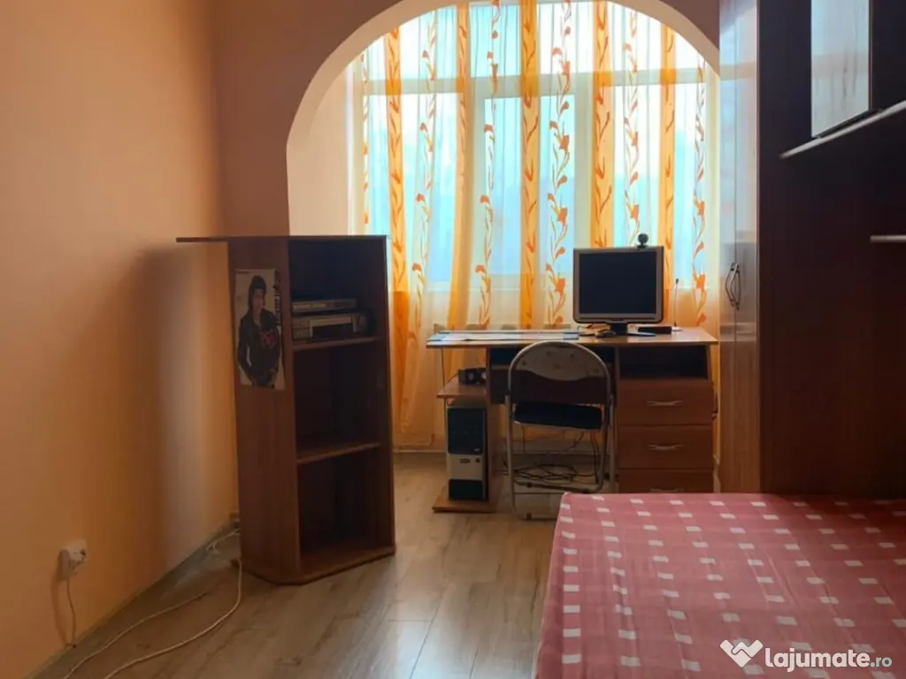 Vindem urgent Apartament 3 camere, centrală, termopan, mobilat, central