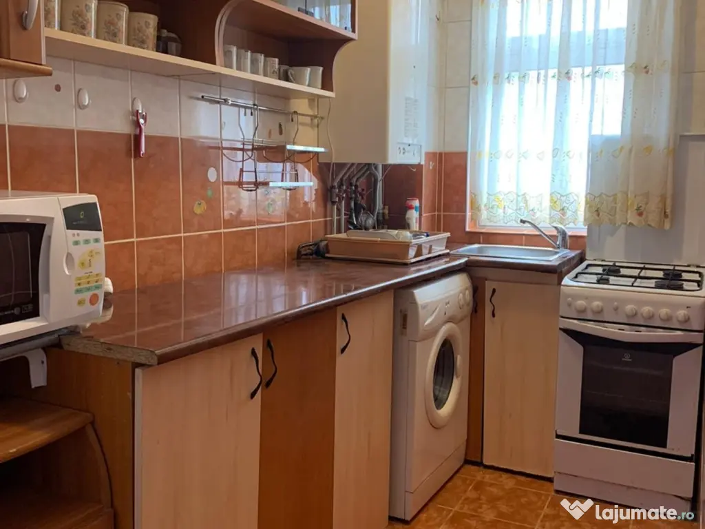 Vindem urgent Apartament 3 camere, centrală, termopan, mobilat, central