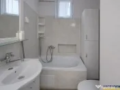 Casuta singura in curte, in Cetatea Medievala a Brasovului 