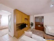 Casuta singura in curte, in Cetatea Medievala a Brasovului 