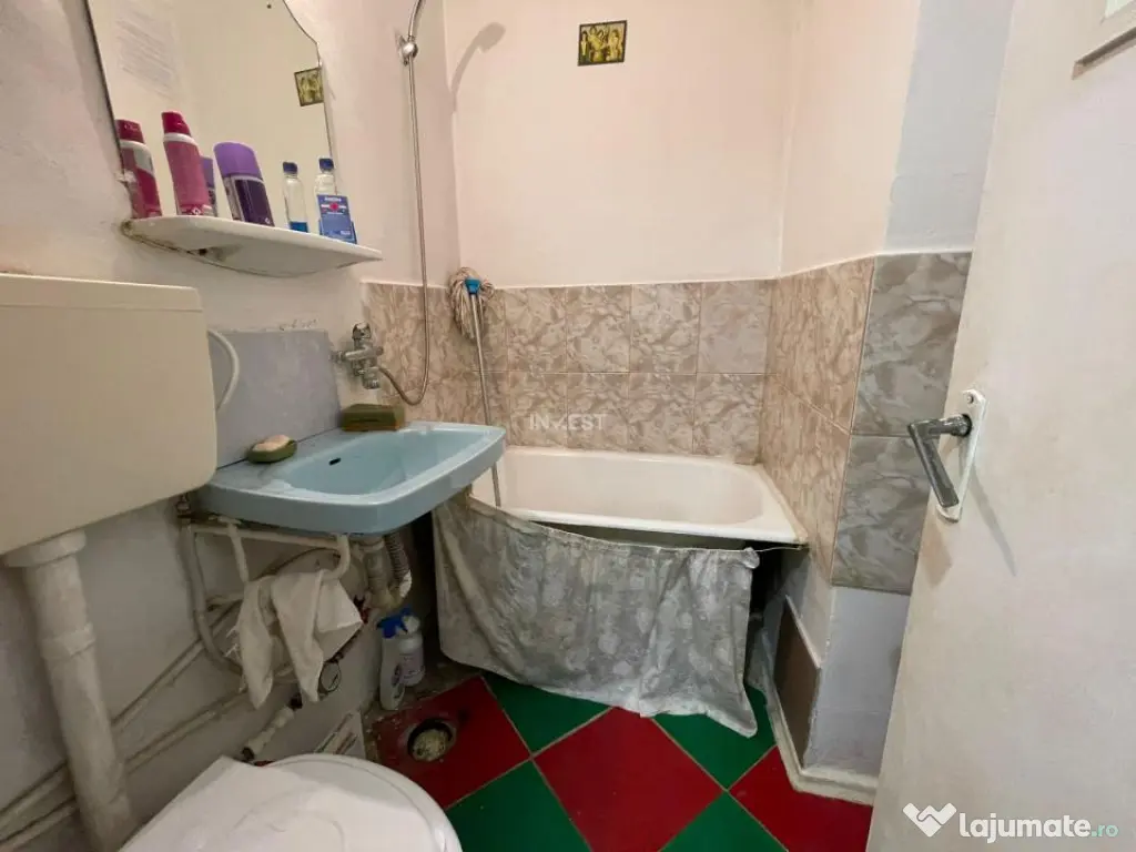 Garsoniera de vanzare, Etaj 3, zona Alexandru cel Bun - Rond