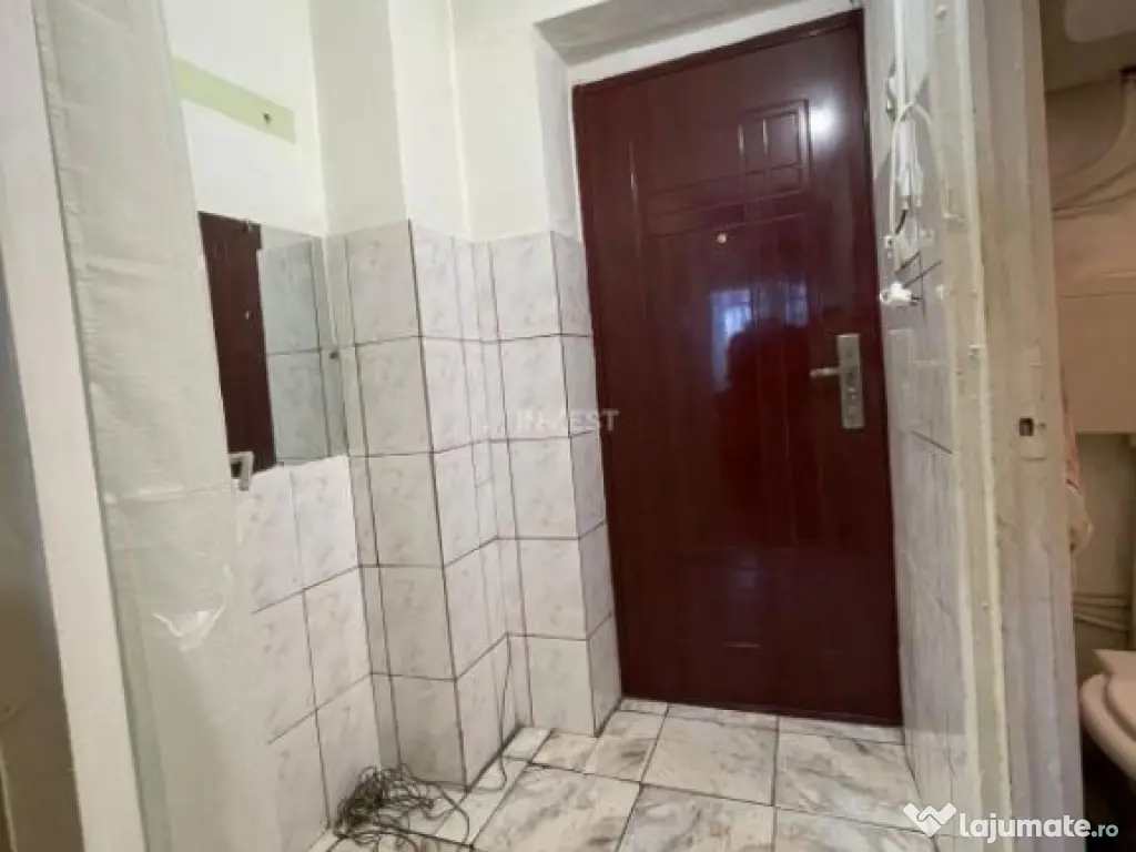 Garsoniera de vanzare, Etaj 3, zona Alexandru cel Bun - Rond