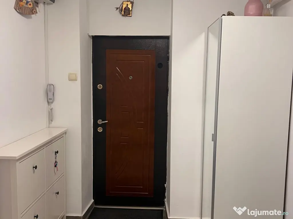 De vanzare apartament 2 camere zona Buhusi