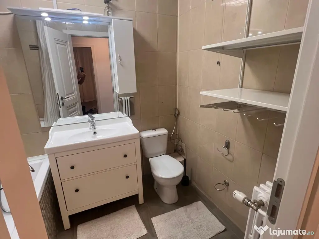 De vanzare apartament 2 camere zona Buhusi