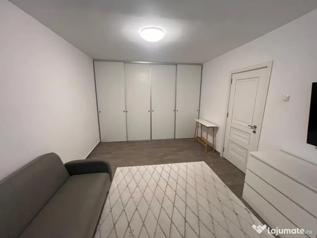De vanzare apartament 2 camere zona Buhusi