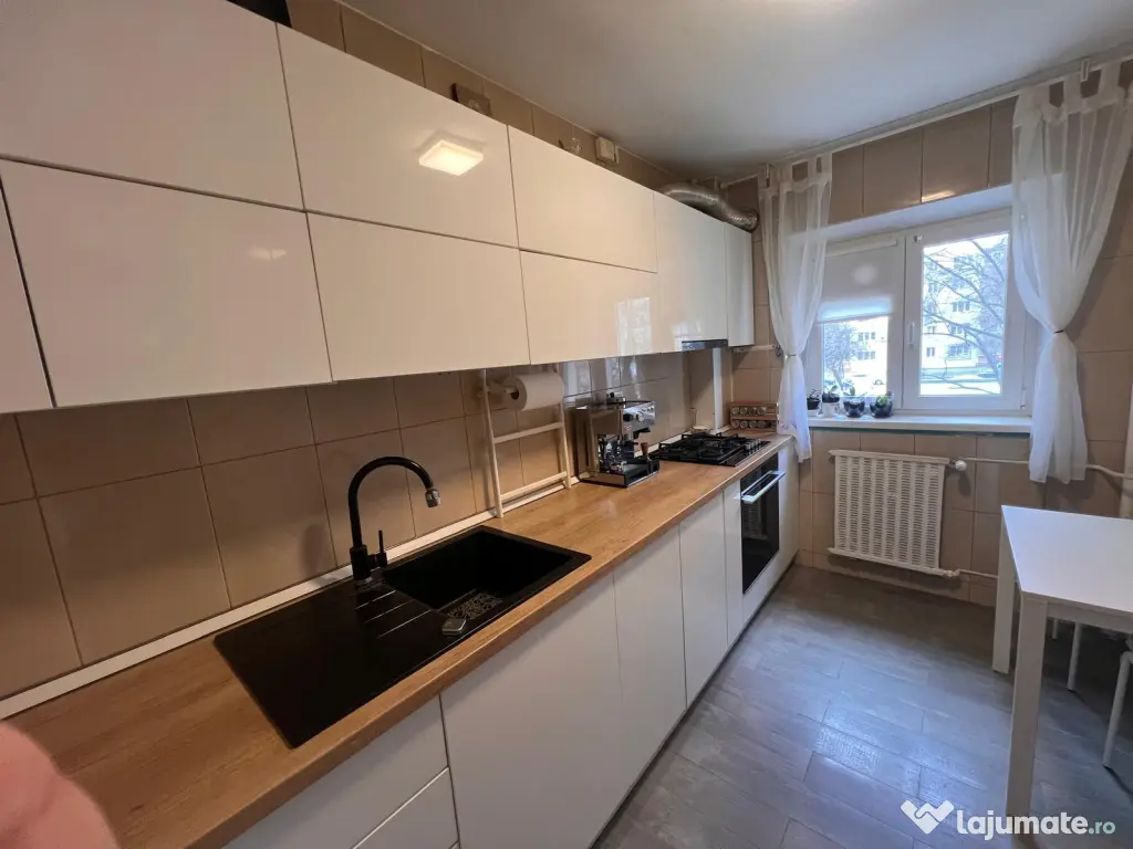 De vanzare apartament 2 camere zona Buhusi