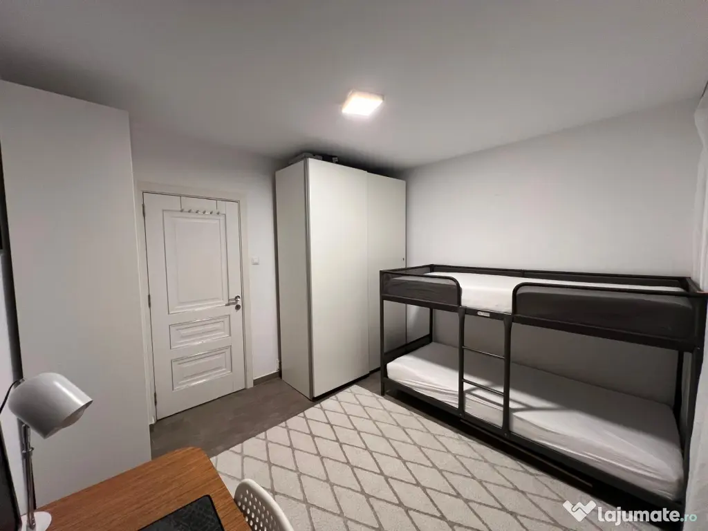 De vanzare apartament 2 camere zona Buhusi