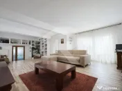 Casă spațioasă cu curte proprie 3 camere + birou Dobroe 