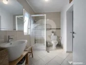 Casă spațioasă cu curte proprie 3 camere + birou Dobroe 