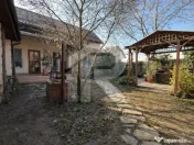 Casă spațioasă cu curte proprie 3 camere + birou Dobroe 