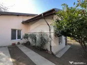 Casă spațioasă cu curte proprie 3 camere + birou Dobroe 
