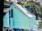 Mini-Rulotă Off-Grid Tip „A-Frame” – Pliabilă și Dotată Complet