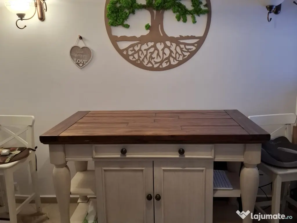 Insulă de bucătărie din lemn masiv – aspect rustic elegant