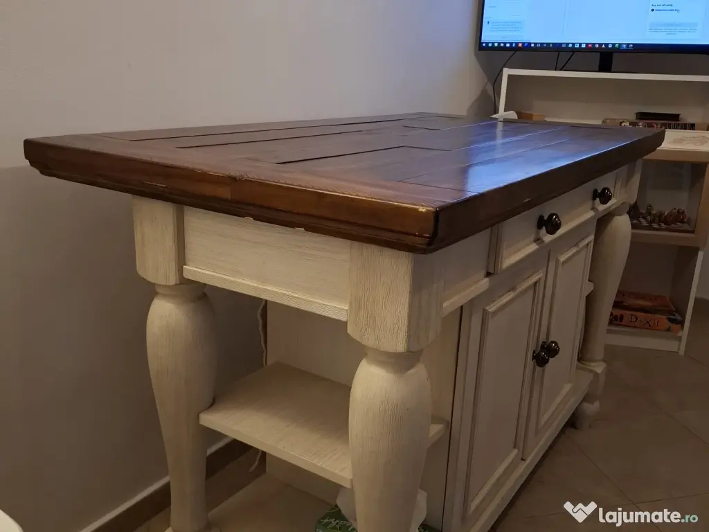 Insulă de bucătărie din lemn masiv – aspect rustic elegant