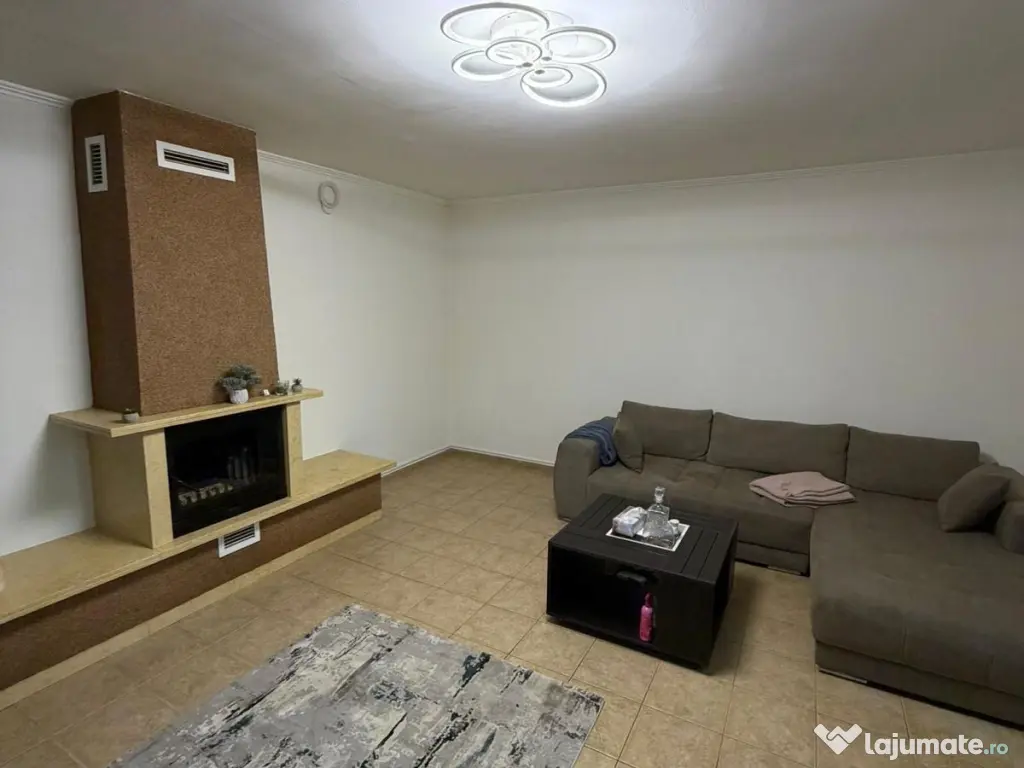 Casă de vânzare sau închiriere Strada Ecaterina Teodoroiu