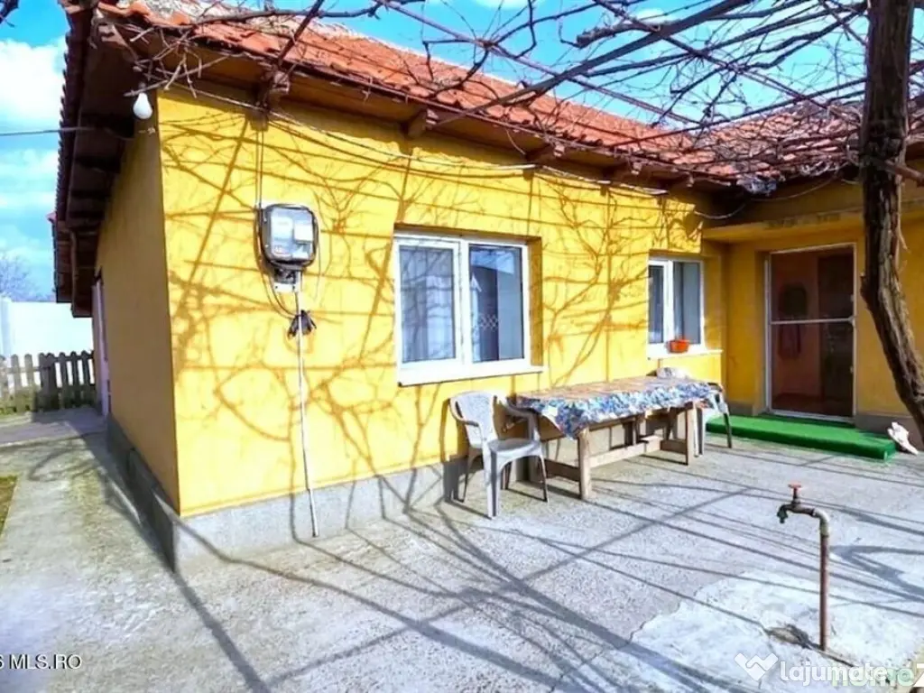 Cumpana - Str. Crinului 5, casa cu teren 625 mp, deschide...
