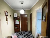 Metrou 1 Decembrie 1918, 3 cam, et. 1/4, bloc reabilitat 