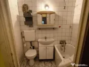 Metrou 1 Decembrie 1918, 3 cam, et. 1/4, bloc reabilitat 