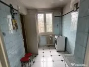 Metrou 1 Decembrie 1918, 3 cam, et. 1/4, bloc reabilitat 