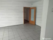 COLOSSEUM: Spatiu Comercial Intrare strada vitrina 6m stradal. 