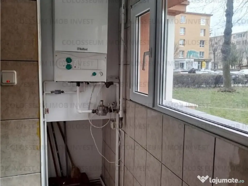 COLOSSEUM: Spatiu Comercial Intrare strada vitrina 6m stradal..