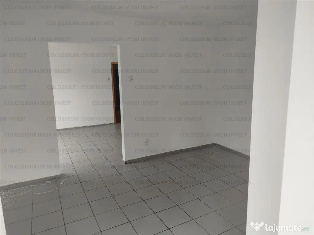 COLOSSEUM: Spatiu Comercial Intrare strada vitrina 6m stradal..