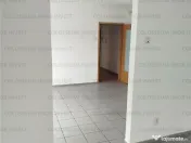 COLOSSEUM: Spatiu Comercial Intrare strada vitrina 6m stradal. 