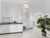 Birou ultracentral în clădire istorică (Palatul Nádasdy) 