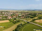 FILM! 2.000 mp teren intravilan, cu utilitati, apreciabil ar 