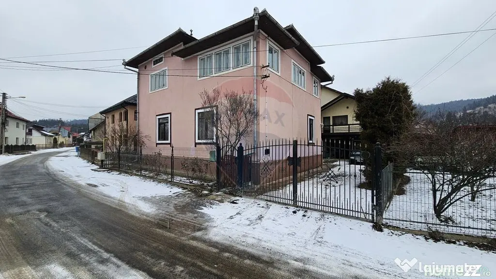 Casă / Vilă de vânzare în Campulung Moldovenesc, Suceava