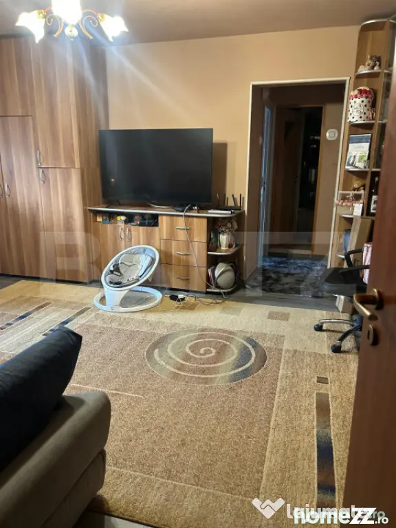 Apartament de vanzare, semidecomandat, cu 3 camere, 62 mp - Oradea (Bihor)