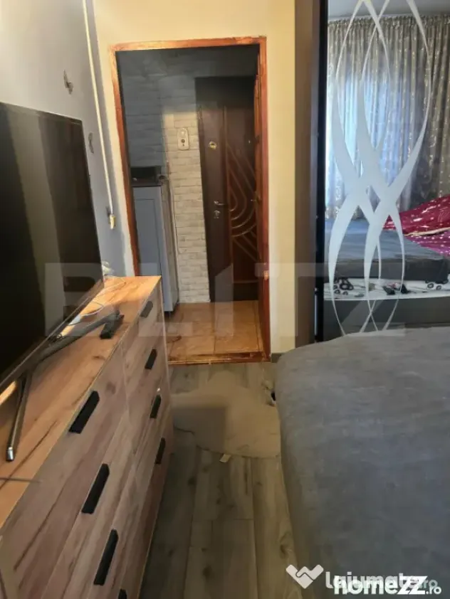 Apartament de vanzare, semidecomandat, cu 3 camere, 62 mp - Oradea (Bihor)