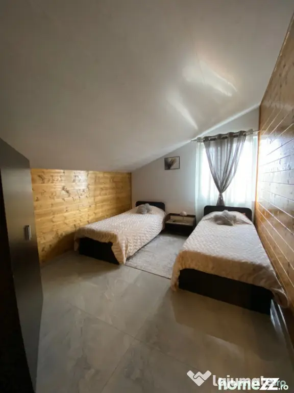 Apartament 4 camere decomandat 140mp, Mansarda, zona Consul, - Craiova (Dolj)