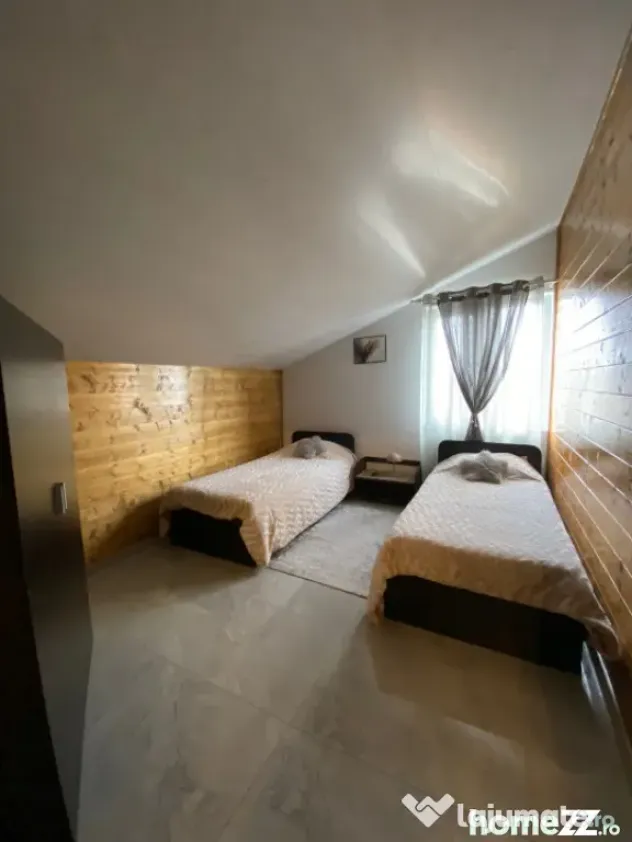 Apartament 4 camere decomandat 140mp, Mansarda, zona Consul, - Craiova (Dolj)