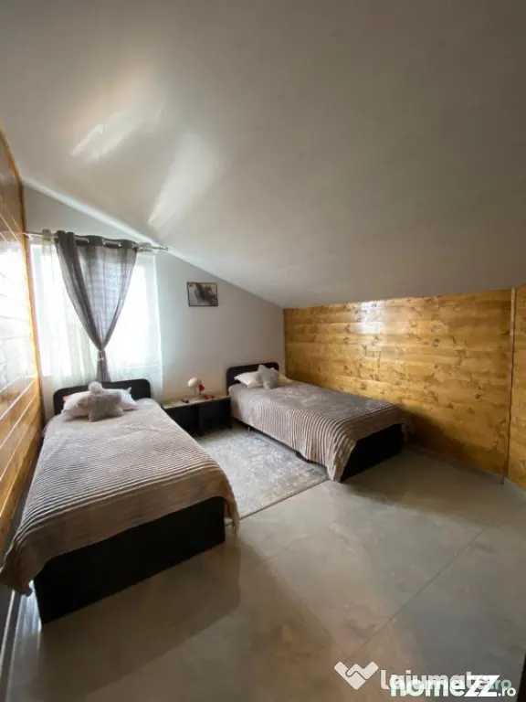 Apartament 4 camere decomandat 140mp, Mansarda, zona Consul, - Craiova (Dolj)