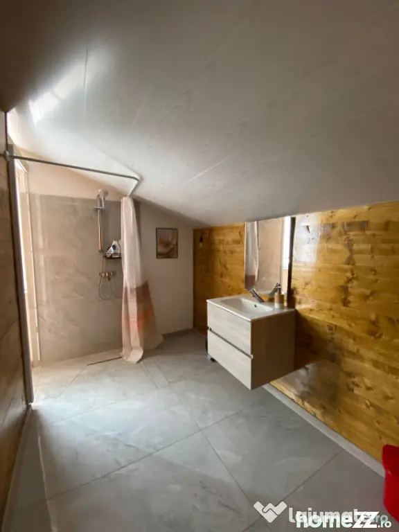 Apartament 4 camere decomandat 140mp, Mansarda, zona Consul, - Craiova (Dolj)