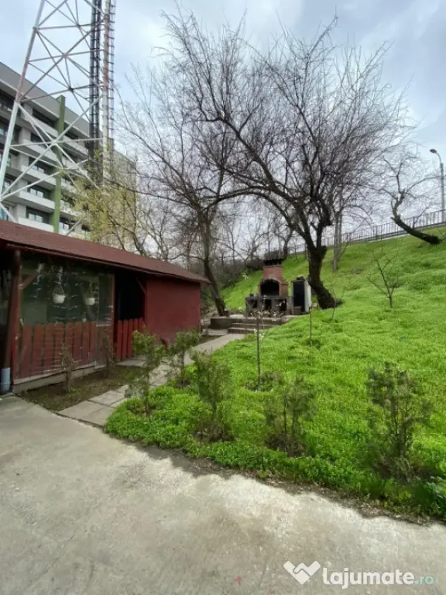 Apartament 4 camere decomandat 140mp, Mansarda, zona Consul,