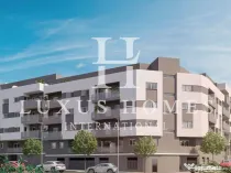 Apartament la parter, cu piscină, terasă și vedere la mare, lângă plaja