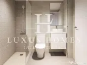 Apartament la parter, cu piscină, terasă și vedere la mare, lângă plaja 