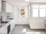 Apartament la parter, cu piscină, terasă și vedere la mare, lângă plaja 