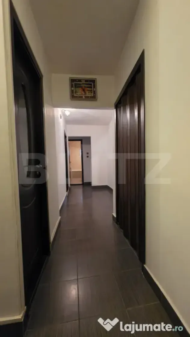 Apartament 3 camere, Decomandat, zona Soarelui