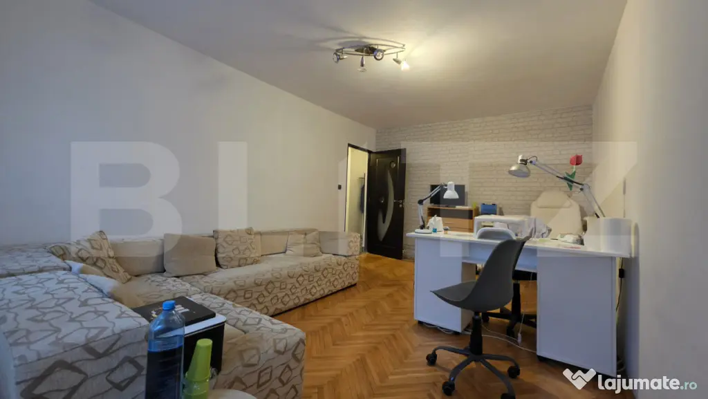 Apartament 3 camere, Decomandat, zona Soarelui